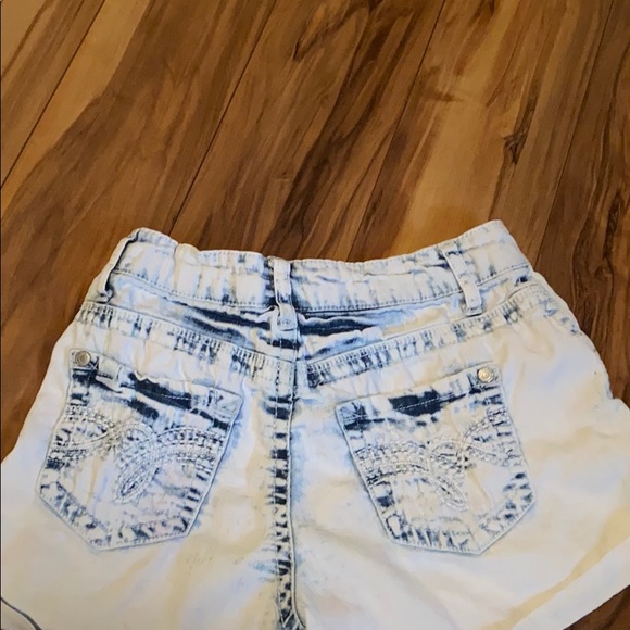 Light washed out jean shorts - Picture 2 of 2